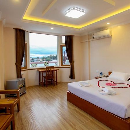 Five One Star Hotel Nyaung Shwe Exterior photo